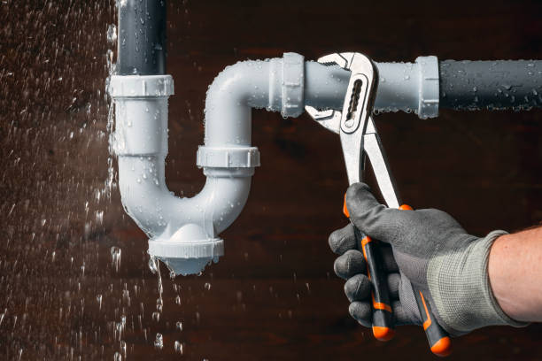 Professional Emergency Plumber technician working in Washington, CT
